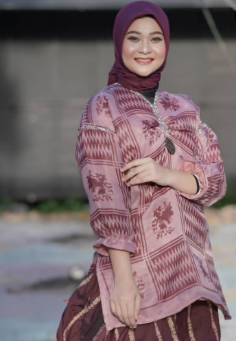Set Baju Bodo Etnik Kotak Maroon Salem