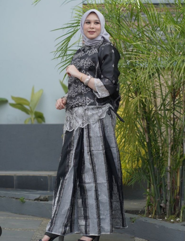 Set Baju Organsa Wayang Hitam