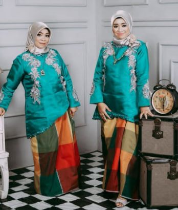 Set Baju Organsa  Payet Hijau Datu Silver