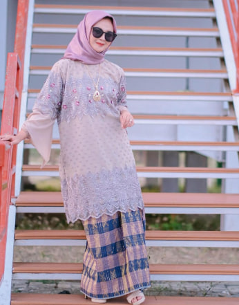 Set Baju Renda Abu-Abu Ungu