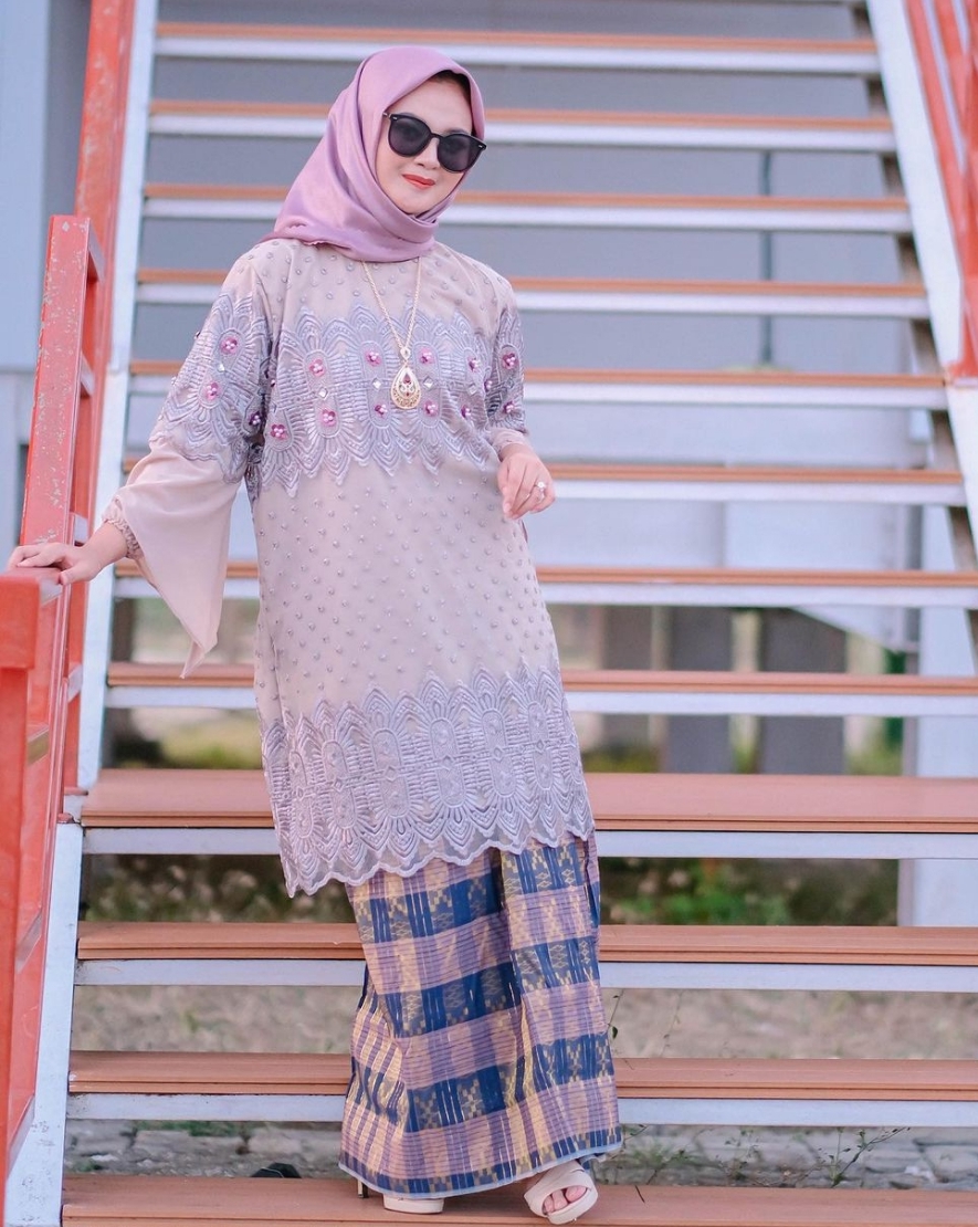 Set Baju Renda Abu-Abu Ungu