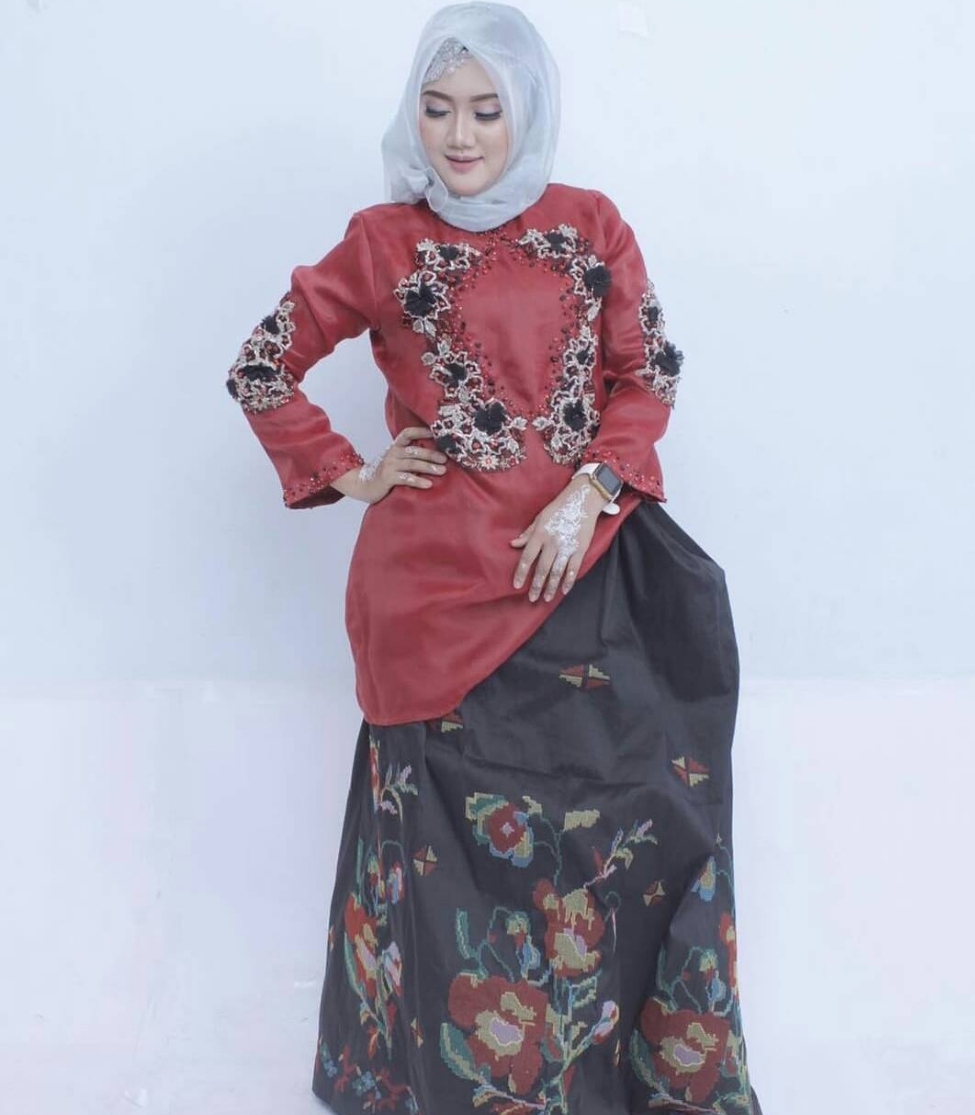 Set Baju Organsa Payet Maroon Hitam