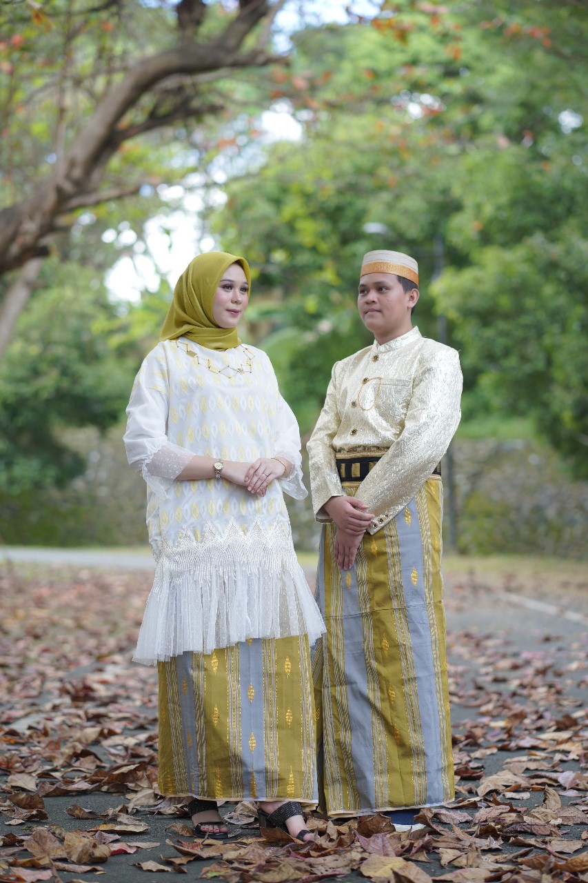 Couple Organsa Tile Putih