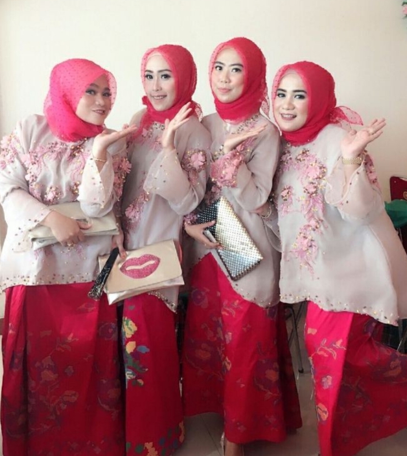 Set Baju Organsa Payet Ikat Krem Salem